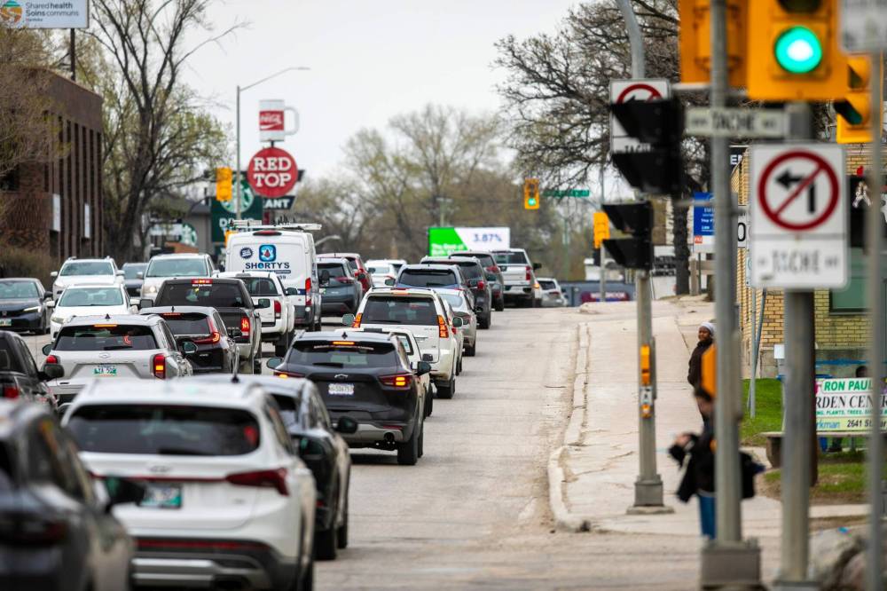 St. Mary’s Road in Winnipeg was named one of the worst in Manitoba by CAA. (Mikaela Mackenzie / Free Press files)