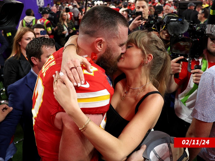 taylor swift and travis kelce getty 2