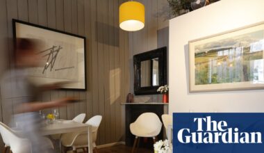 UK service sector activity slumps in one of sharpest declines for a decade | Services sector