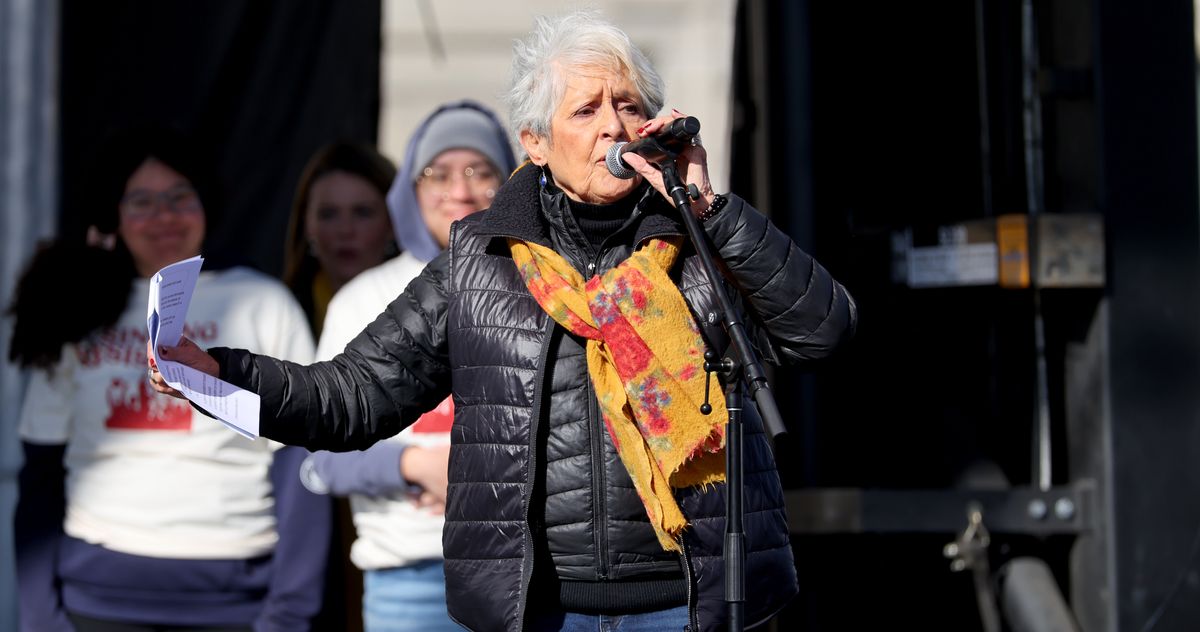 Joan Baez Is Frustrated by Today’s Biggest Pop Girls