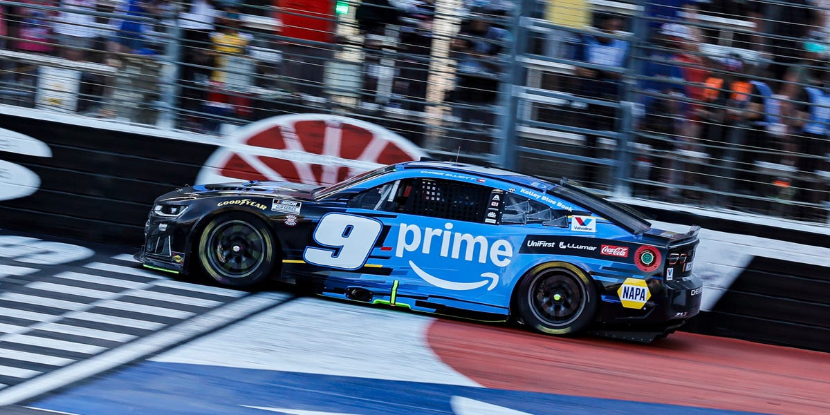 Chase Elliott Outduels Denny Hamlin at Texas for Second NASCAR Win of 2026