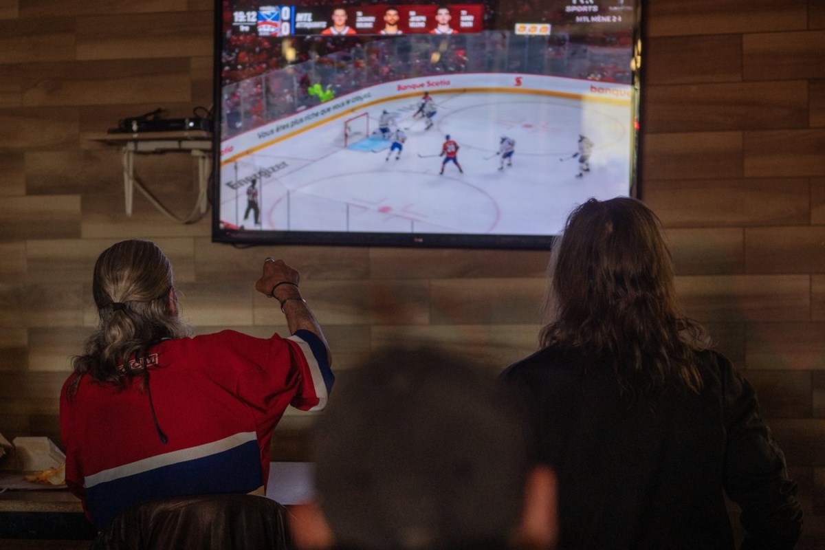 Hockey fever reaches Montrealers experiencing homelessness
