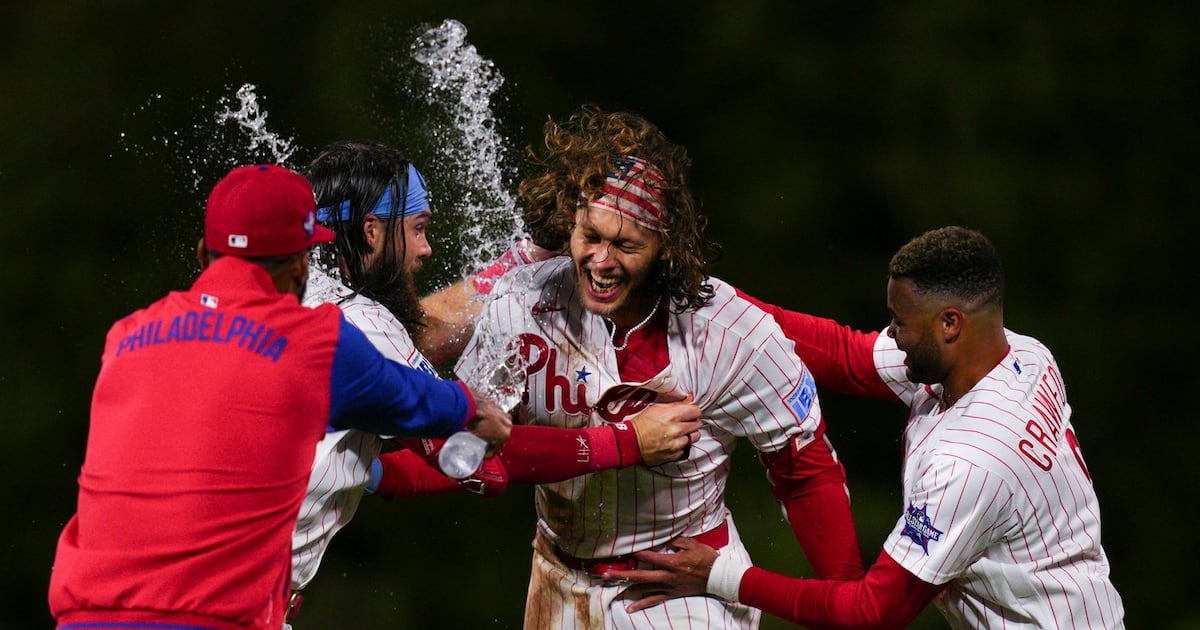 Kyle Schwarber delivers as Phillies rally again to beat Giants in 10 innings for doubleheader sweep
