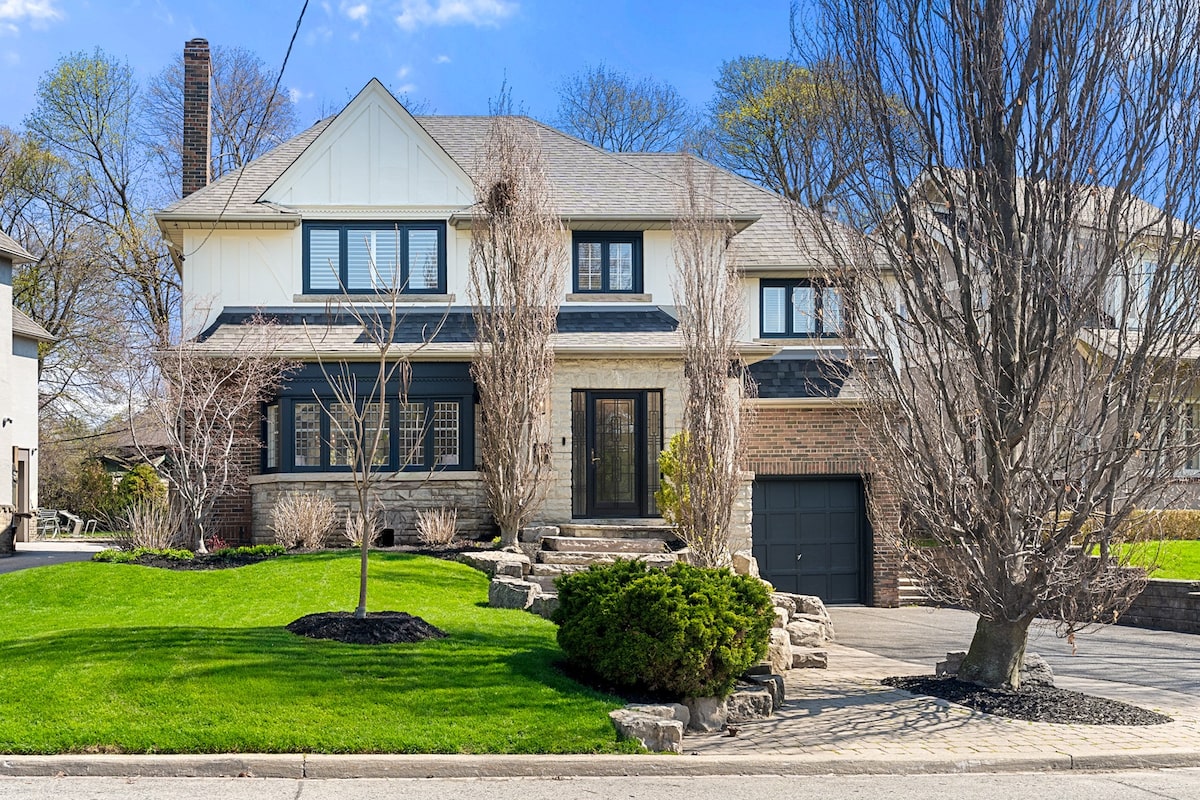 Lawrence Park home’s lean price and fresh look draws two bidders
