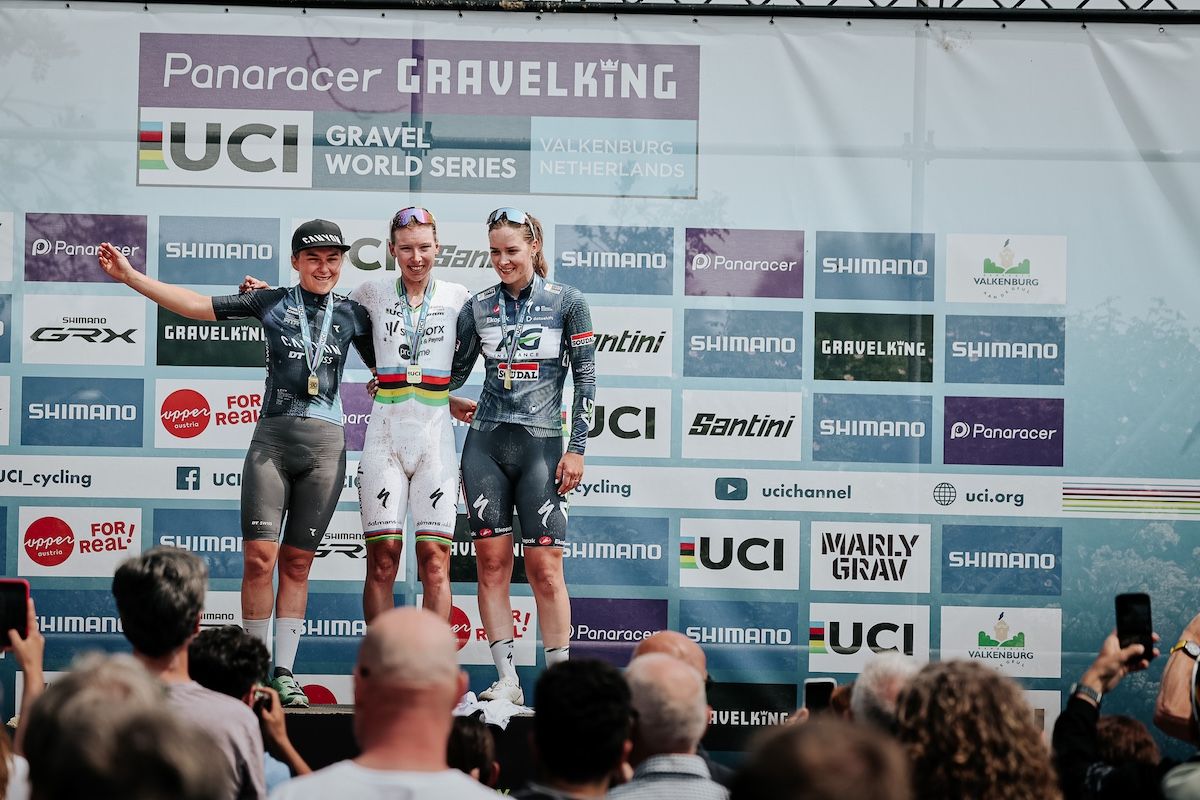 The rainbow jersey clad Lorena Wiebes (SD Worx-Protime) wins the Marly Grav UCI Gravel World Series race 2026