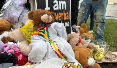 Crowd mourns 2 young children at candlelight vigil in Calgary Friday night