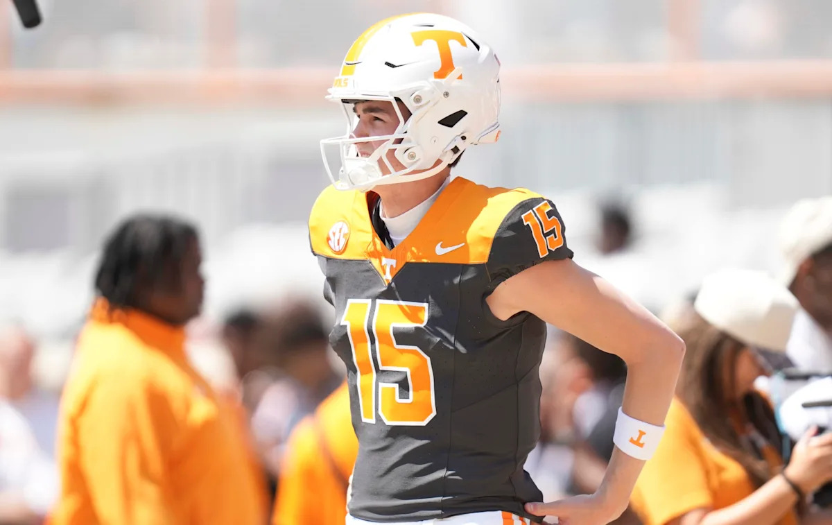 The Vols have a former NFL QB on the coaching staff and he's ‘pretty important' in Tennessee's starting QB battle