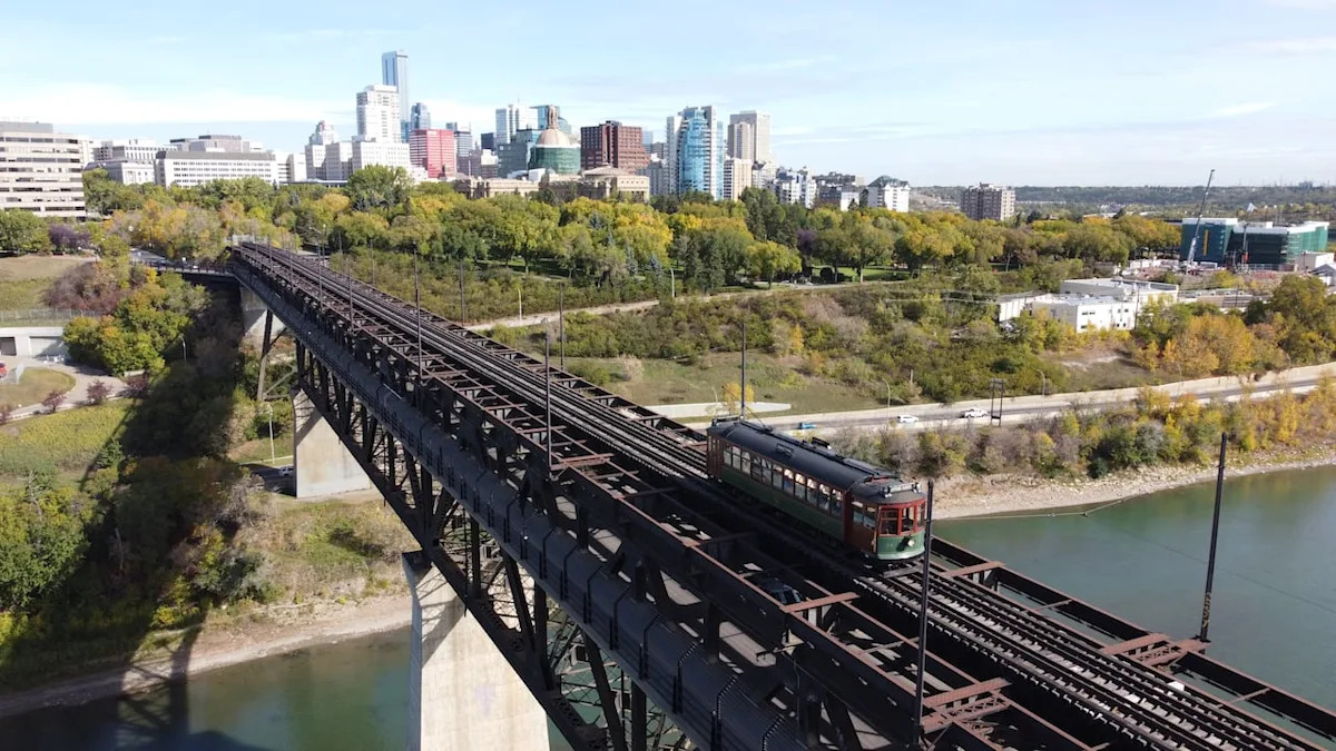 City of Edmonton recommends decommissioning High Level and Low Level bridges