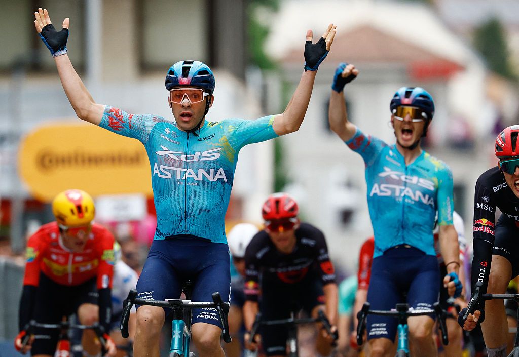 XDS Astana Team Uruguayan rider Guillermo Silva celebrates as he crossing the finish line in the 2nd stage of the Giro d'Italia 2026 - Tour of Italy cycling race between Burgas and Veliko Tarnovo, Bulgaria, on May 9, 2026. (Photo by Luca Bettini / AFP)