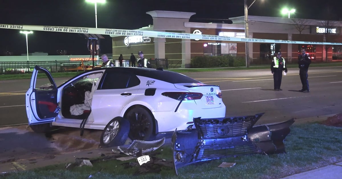 2 critically hurt in Scarborough crash