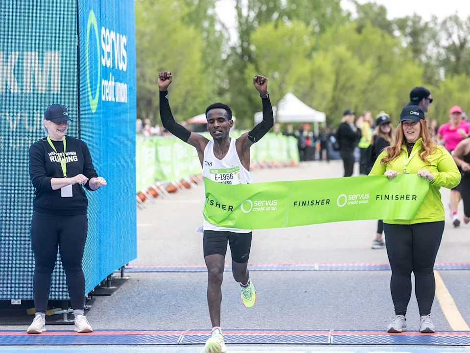 Nageso Nyafaro Tuse was the first place finisher in the Servus Calgary Marathon on Sunday, May 24, 2026 with a time of 2:22:18.