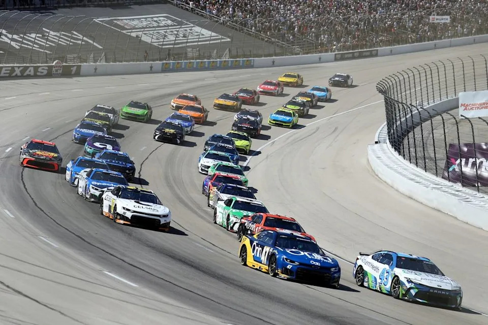 Erik Jones, Legacy Motor Club, Ricky Stenhouse Jr., HYAK Motorsports