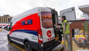 Canada Post getting another $673M in federal funds to stay afloat - National