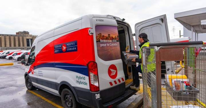 Canada Post getting another $673M in federal funds to stay afloat - National