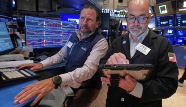 US stocks fall further from their records after bond markets crank up the pressure