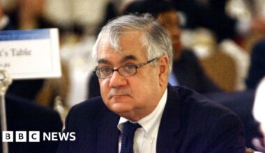Barney Frank: one of the first openly gay US congressmen dies aged 86 - BBC