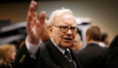 I Was in Room for Warren Buffett's Surprise Interview at Berkshire Meeting