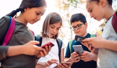 Manitoba’s mixed messages on kids and social media rules | Winnipeg