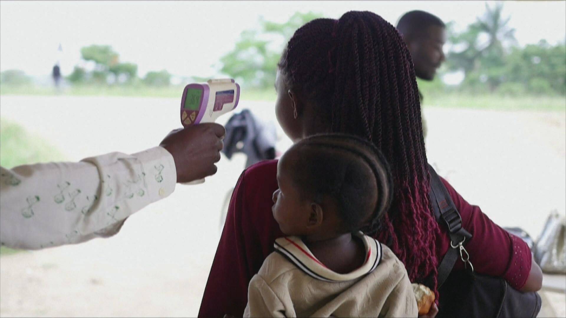 Click to play video: 'PHAC outlines new Ebola travel measures'