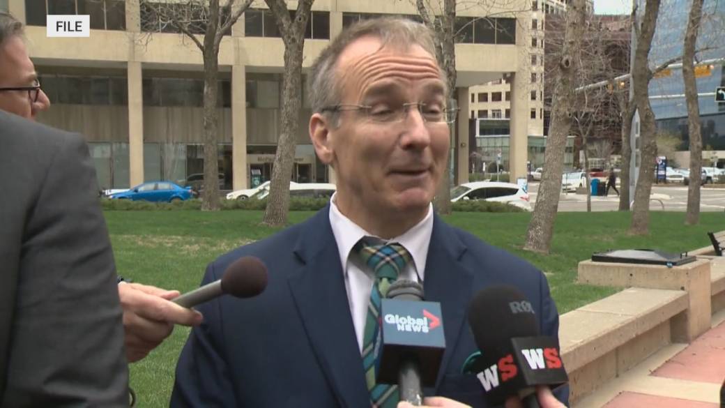 Click to play video: 'Alberta premier insists government united on separation stance despite MLA call to sign petition'