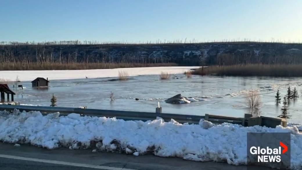 Click to play video: 'Flooding fears prompt evacuation alert for residents near Fort McMurray'