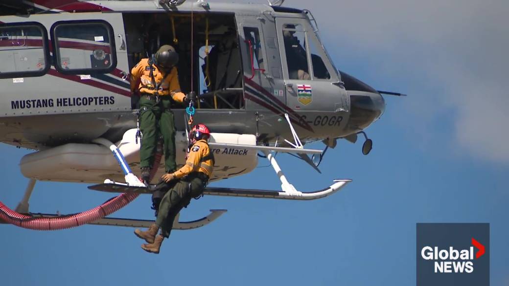 Click to play video: 'Alberta deploys wildfire resources amid evacuation alerts, damage'