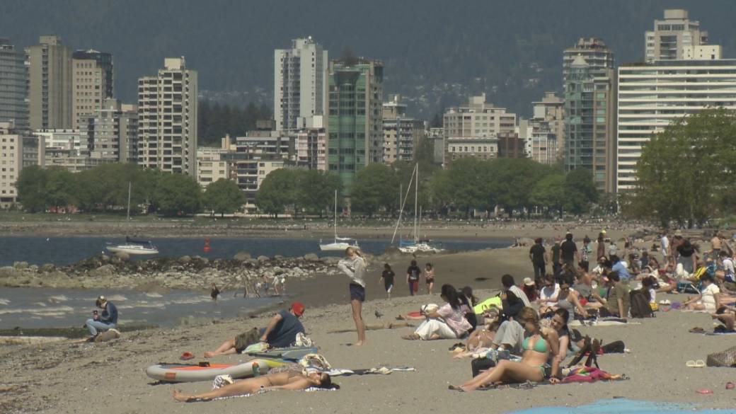 Click to play video: 'Unseasonably warm temperatures hit BC'