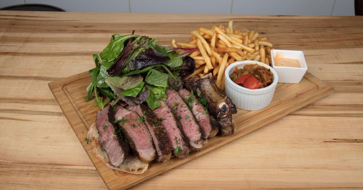Where to get 50% off food & drinks at restaurants in Toronto