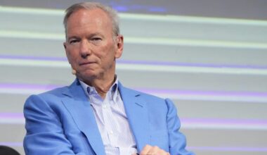Arizona Students Boo Ex-Google CEO Eric Schmidt During Graduation Speech