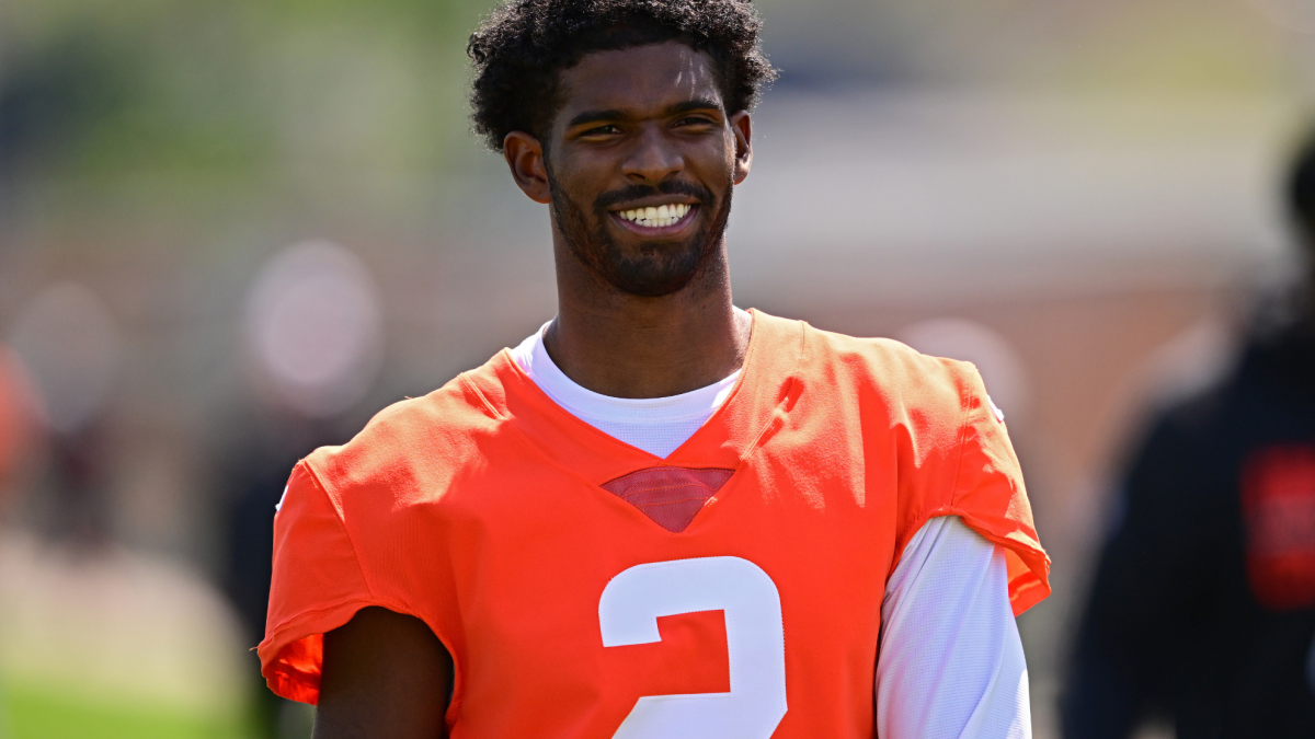 Shilo Sanders jokes about Shedeur's NFL contract and promises his mother, “I'm going to get you out of this neighborhood”