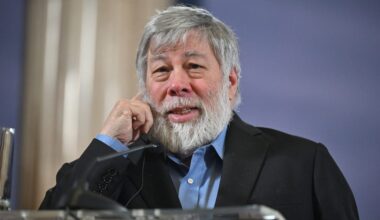 Apple's Steve Wozniak Cheered for AI Joke During Graduation Speech