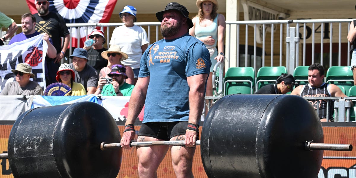 Build Strength and Muscle in 15 Minute Workout: World's Strongest Man
