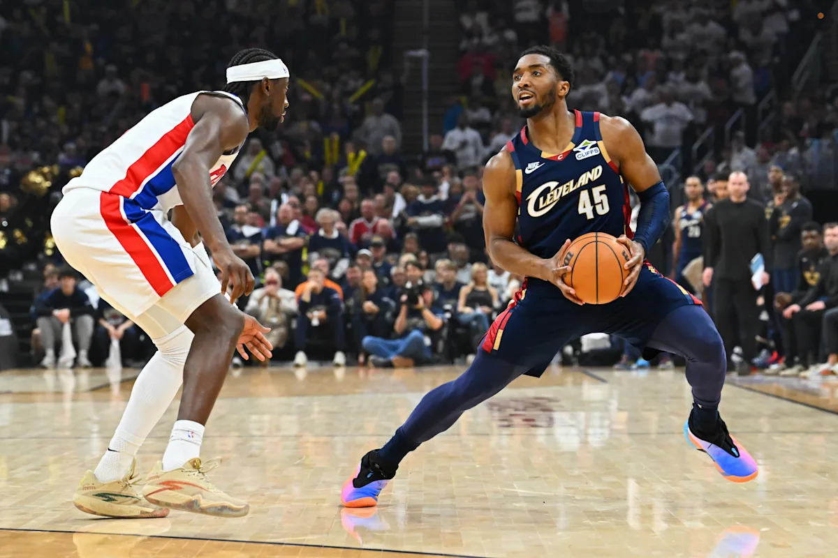 Donovan Mitchell explodes for NBA playoff record-tying 39 second-half points, leads Cavaliers to 2-2 series tie with Pistons