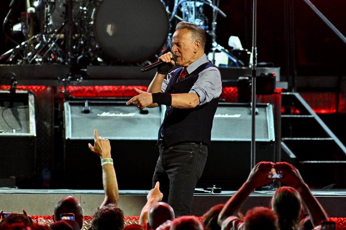 Bruce Springsteen takes a hard pass at Chris Christie’s high-five attempt during NYC concert