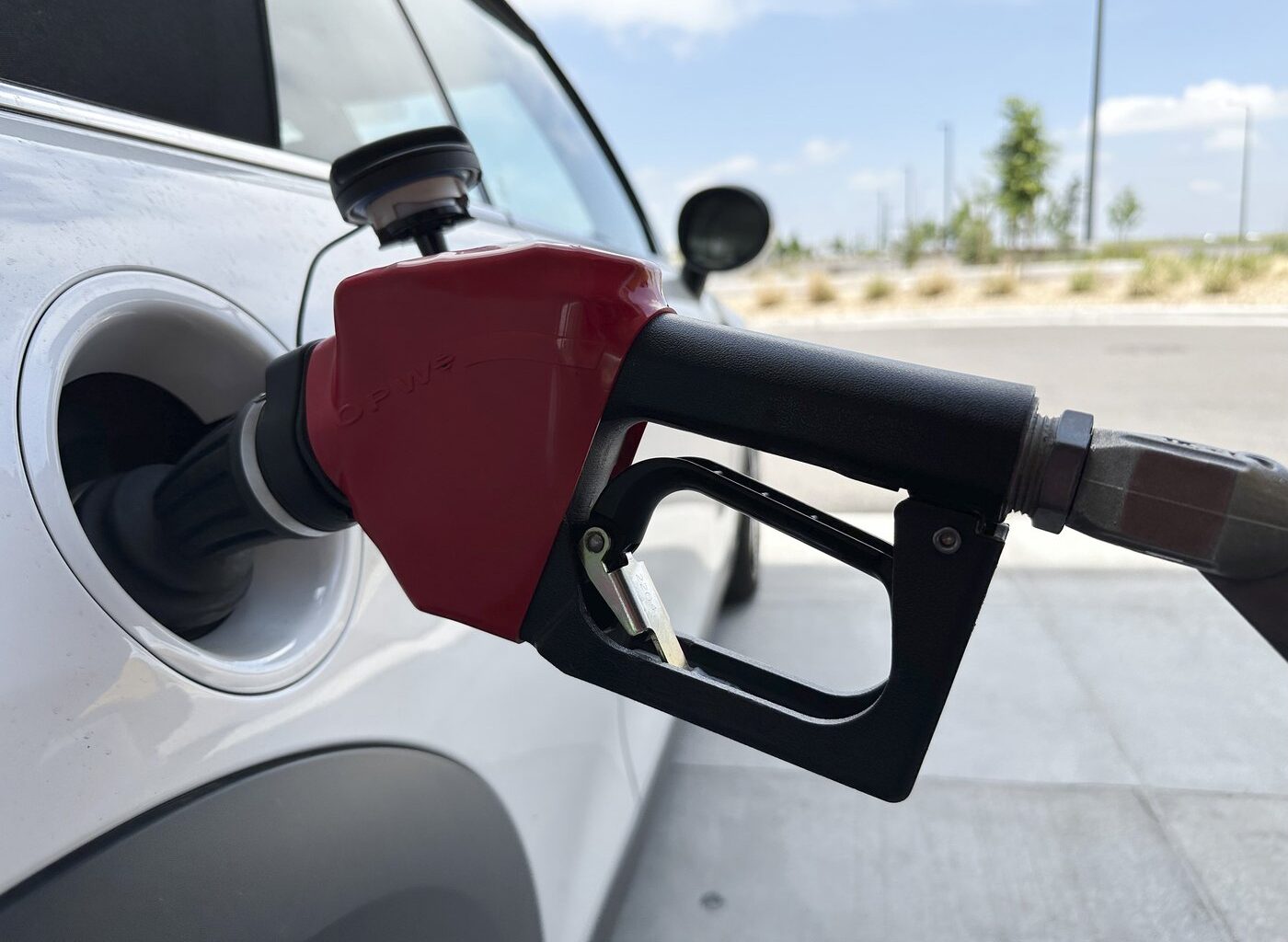 Ottawa gas prices to plunge Friday; lowest since early May