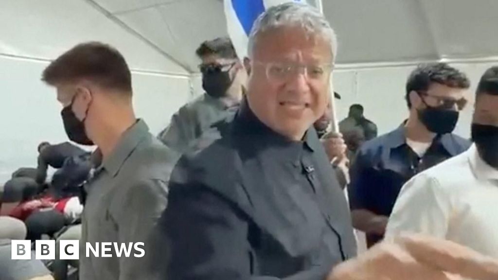 Far-right Israeli minister condemned for taunting handcuffed Gaza flotilla activists - BBC