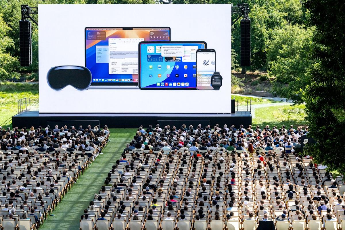 Apple to Overhaul iOS 27 Siri, AI Features: Here's a First Peek
