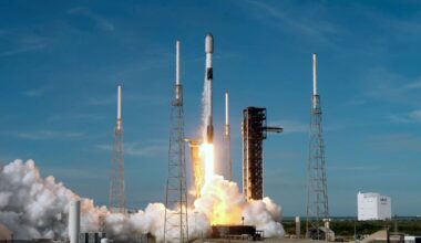 SpaceX launches 29 Starlink satellites from Florida just hours after Blue Origin rocket explosion (video)