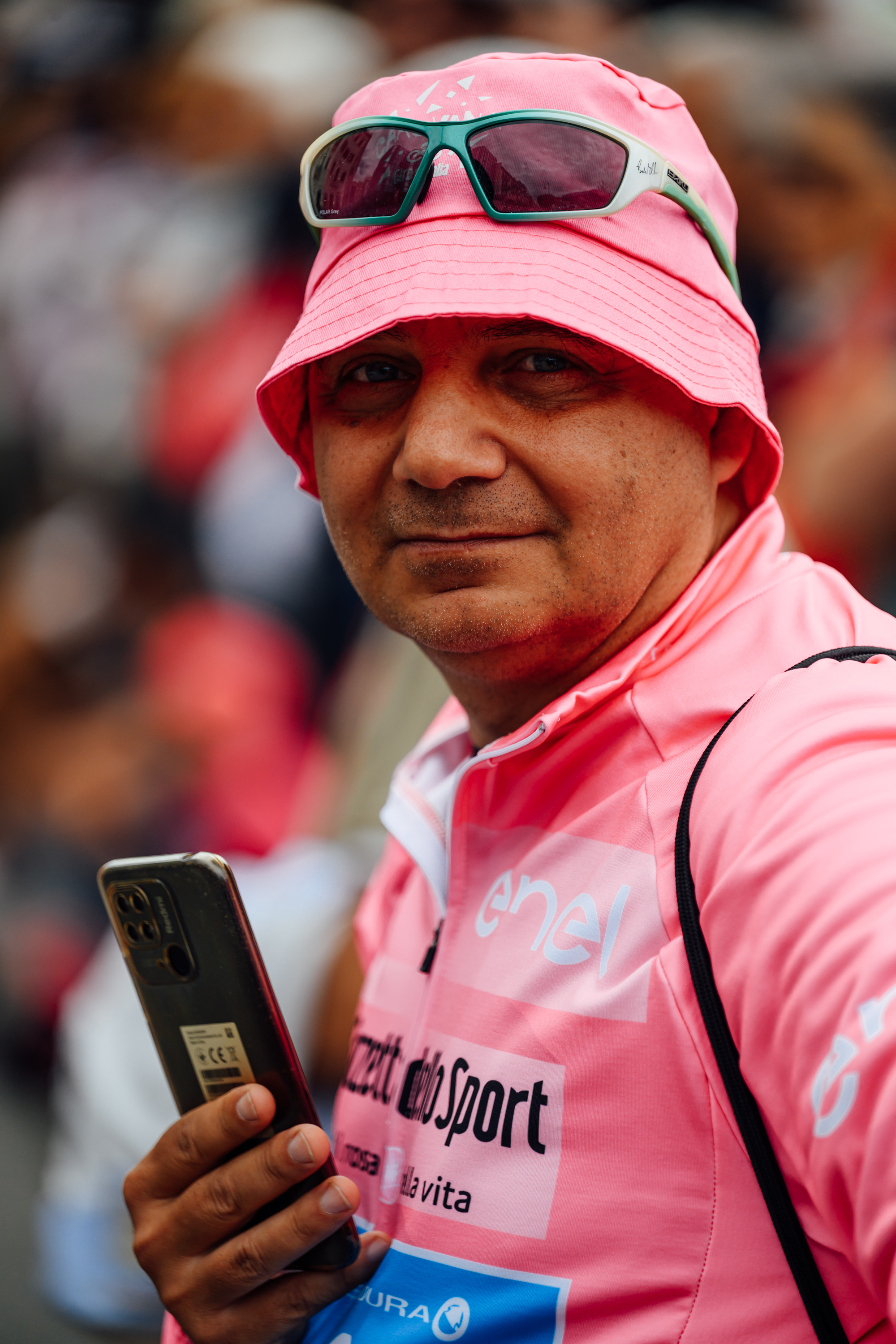 Fans wearing pink hats at the Giro d'Italia. Images from 2026 Giro d'Italia stage 7 to Blockhaus