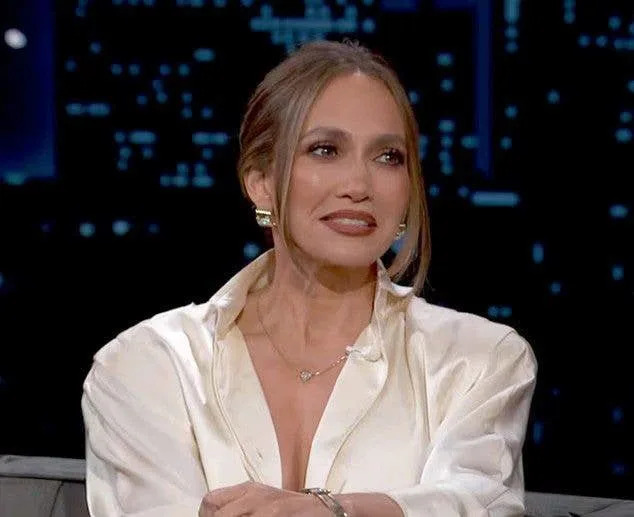 photo of jennifer lopez on jimmy kimmel live