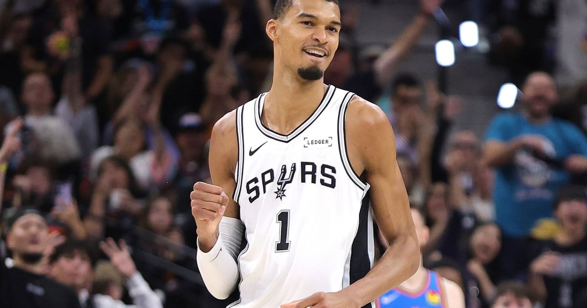 Wembanyama, Spurs rout Thunder in Game 4 to even series: Live updates and reaction from NBA playoffs