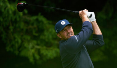Golfer Bryson DeChambeau watches his tee shot on the fourth hole during the first round of the PGA Championship golf tournament practice round at Aronimink Golf Club in Newtown Square, Pennsylvania on May 14. [AP/YONHAP]