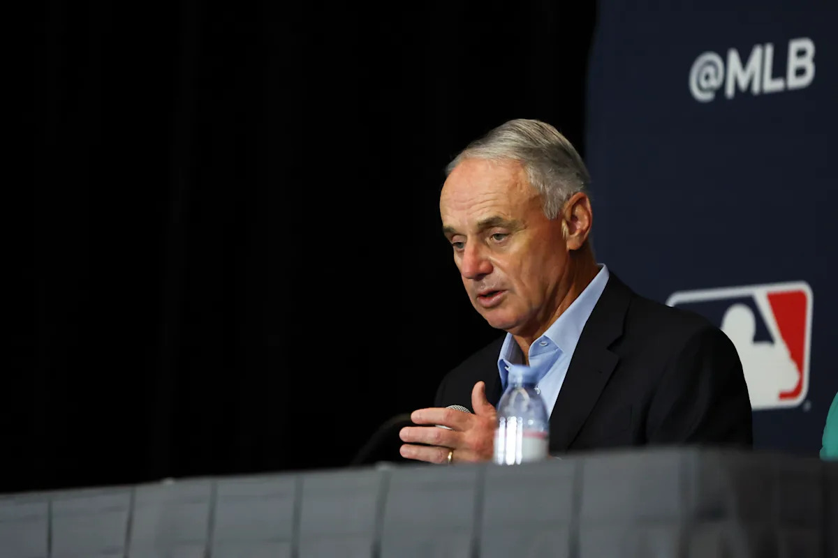 MLB reportedly submits first CBA proposal to union, including a $245M salary cap and a $171M salary floor