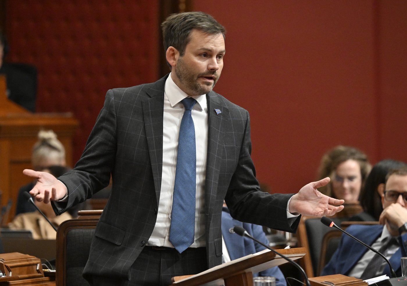 Parti Québécois leader worries — without proof — that Ottawa is spying on his party