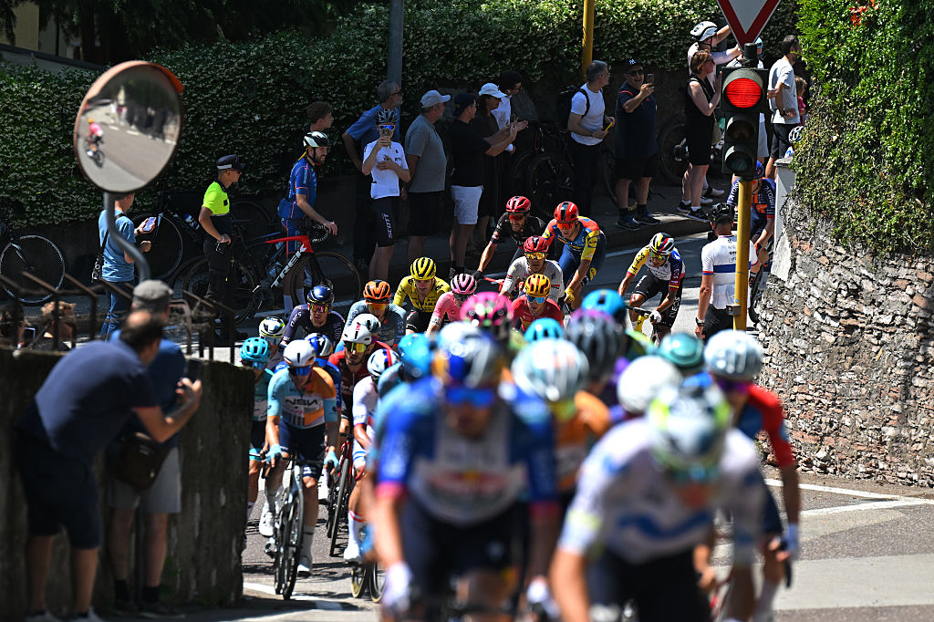 PIEVE DI SOLIGO, ITALY - MAY 28: Jonas Vingegaard of Denmark and Team Visma | Lease a Bike - Pink Leader Jersey and a general view of the peloton competing during the 109th Giro d&amp;apos;Italia 2026, Stage 18 a 171km stage from Fai della Paganella to Pieve di Soligo / #UCIWT / on May 28, 2026 in Pieve di Soligo, Italy. (Photo by Tim de Waele/Getty Images)