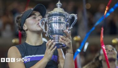 Bianca Andreescu kisses the US Open surrounded by confetti