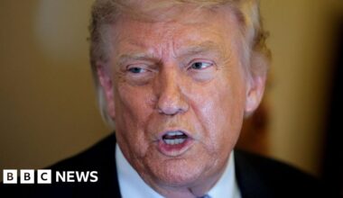 Trump warns 'clock is ticking' for Iran as peace progress stalls - BBC