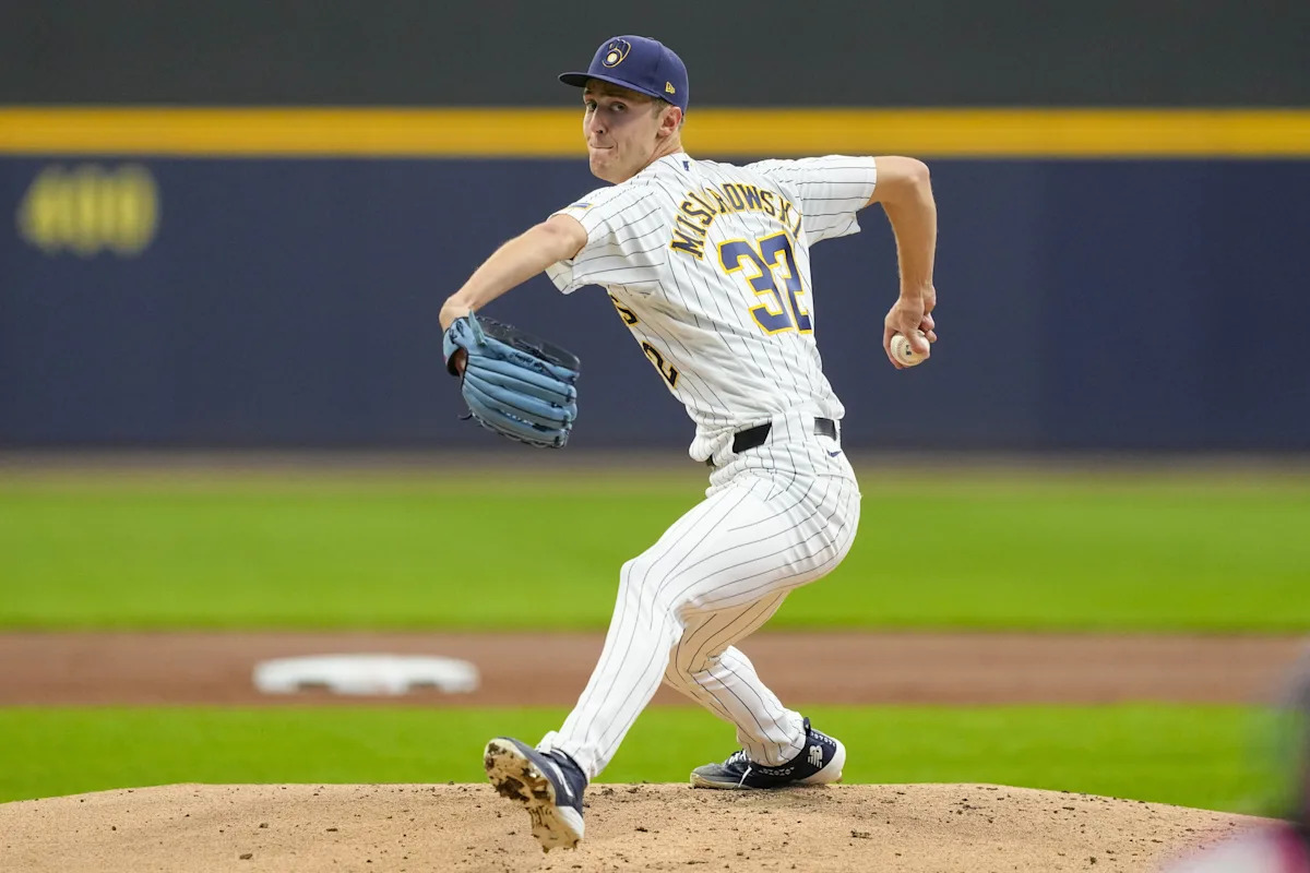 Brewers star pitcher makes MLB history Friday night against Yankees