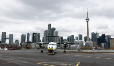 Poilievre endorses Billy Bishop airport expansion as critics pressure Liberals