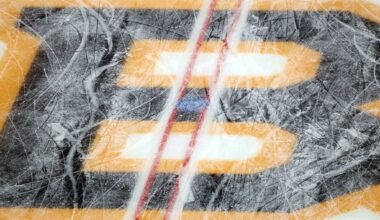 Daily Bean: Bruins AGM Finalist for Vancouver GM, Playoff Updates, Hart Finalists